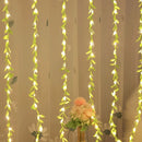 Cortina de Luzes Natalinas com Folhas – Encanto e Magia em Cada Detalhe