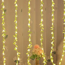 Cortina de Luzes Natalinas com Folhas – Encanto e Magia em Cada Detalhe